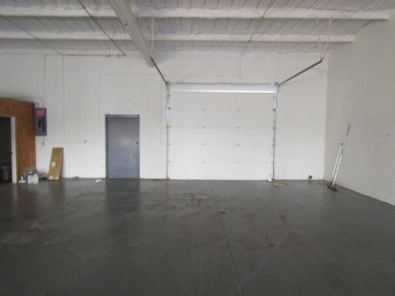 More Photos Of 6534 S US Highway 377, Stephenville Light Manufacturing For Lease