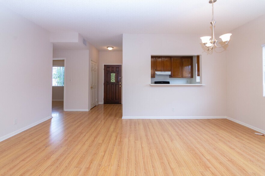 More Photos Of 404 Lincoln Ave, Glendale Apartments For Sale