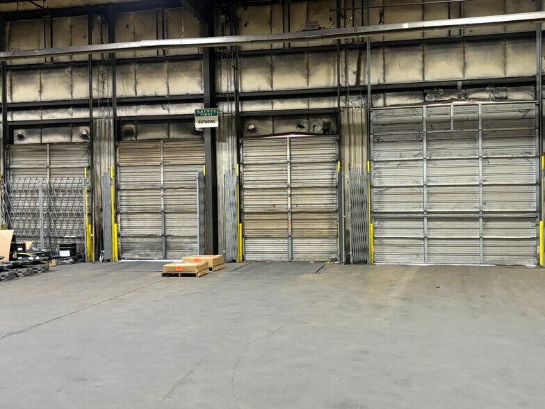 More Photos Of 400 E Industrial Park Rd, Holly Springs Manufacturing For Lease