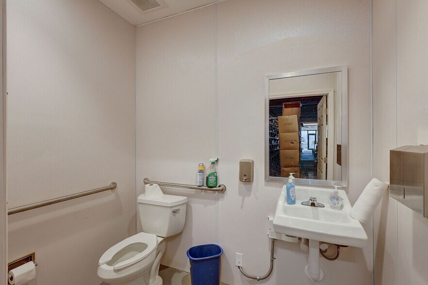 More Photos Of 519 Delaware Ave, Fort Pierce General Retail For Lease