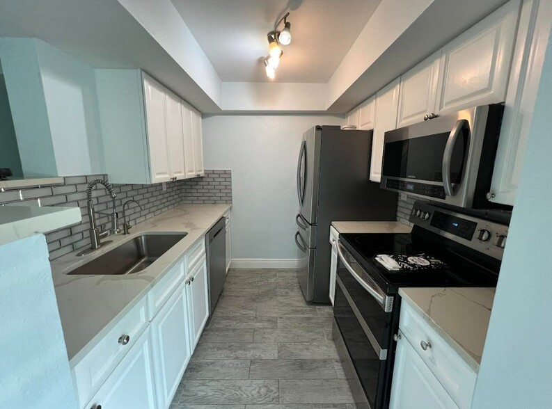 More Photos Of 223 Dolphin Pt, Clearwater Apartments For Sale