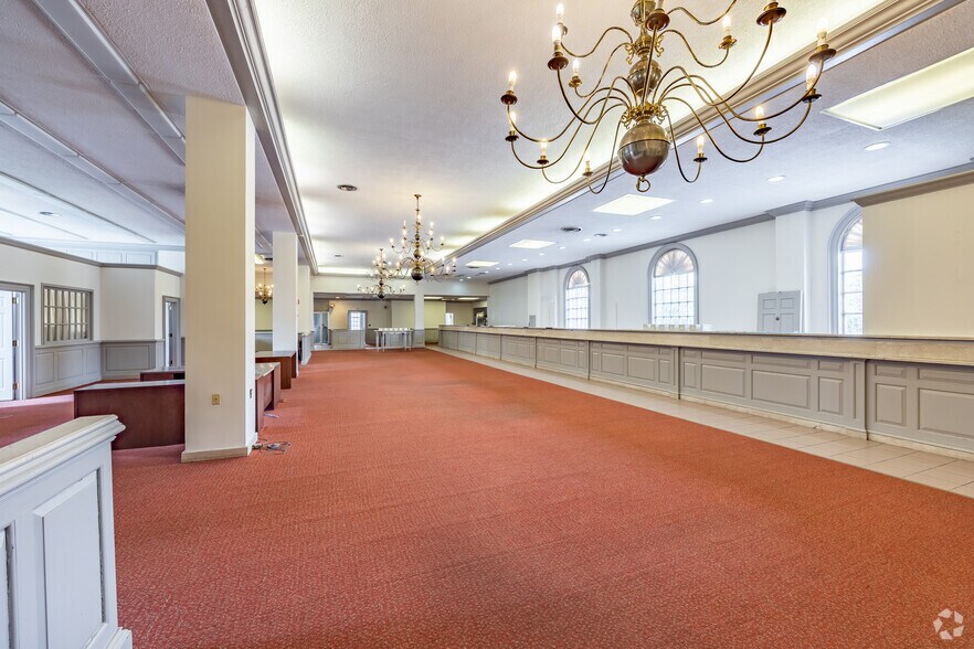 More Photos Of 128 S Washington St, Albany Freestanding For Sale