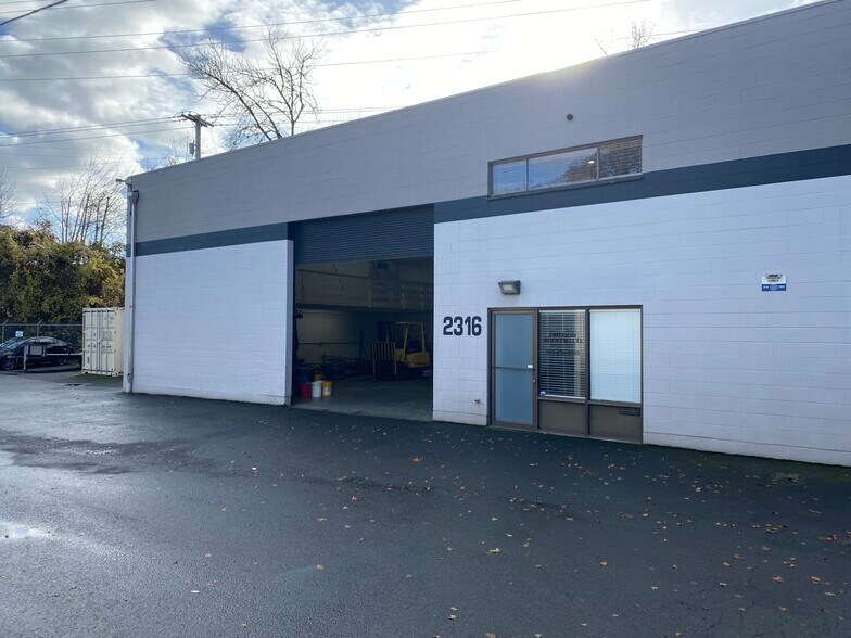 Primary Photo Of 2312-2330 SE Clatsop St, Portland Warehouse For Lease