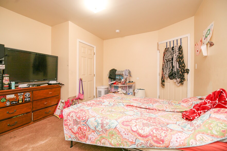More Photos Of 2102 S Lehigh Ave, Whitehall Apartments For Sale