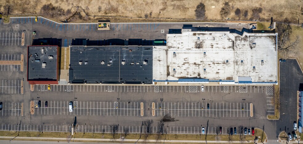 More Photos Of 1845-1885 E County Road D E, Maplewood General Retail For Lease