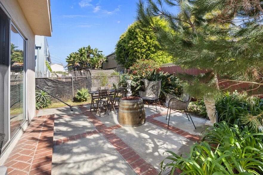 More Photos Of 3017 4th St, Santa Monica Apartments For Sale