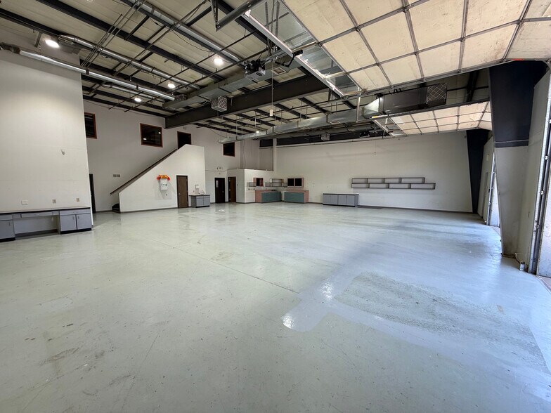 More Photos Of 418 8th St SE, Loveland Warehouse For Sale