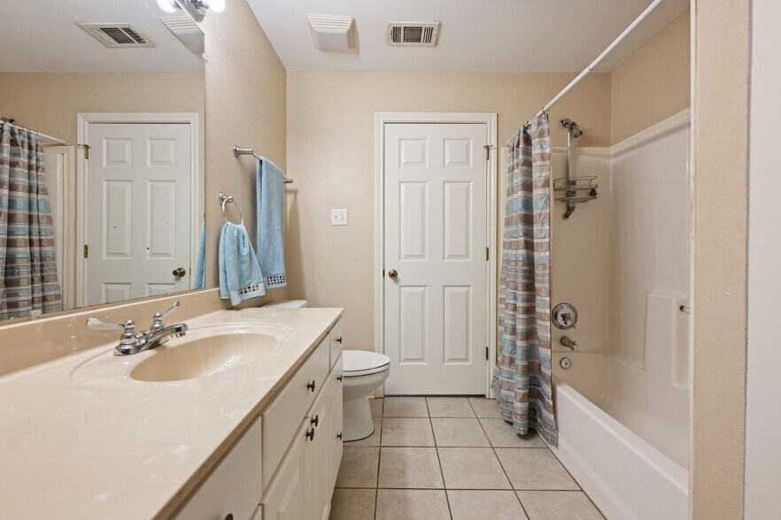 More Photos Of 5205 Hudson Bend Rd, Austin Light Manufacturing For Sale