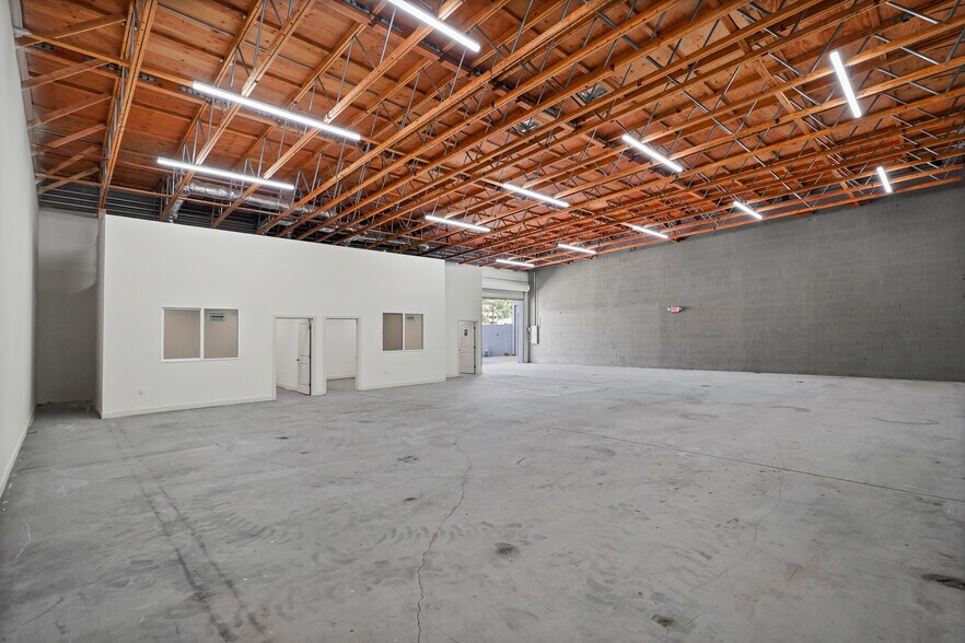 More Photos Of 10926 Randall St, Sun Valley Warehouse For Lease