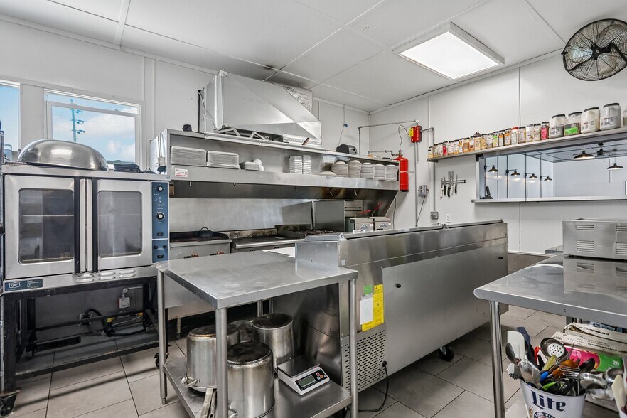 More Photos Of 206 W Spruce St, Gillespie Religious Facility For Sale