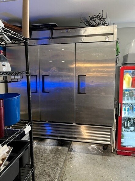 More Photos Of 2205 Apalachee Pky, Tallahassee Restaurant For Sale