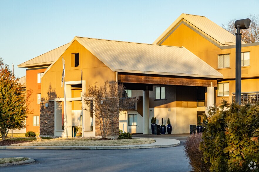 More Photos Of 1111 Airport Center Dr, Nashville Hotel For Sale