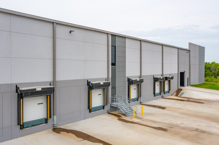 More Photos Of 420 Strathmore Rd, Summerville Unknown For Lease