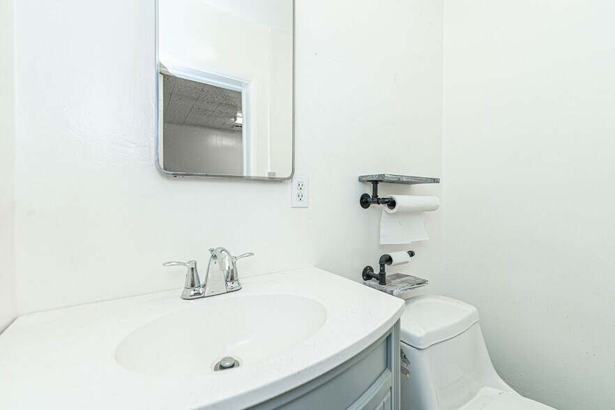 More Photos Of 947 N Vignes St, Los Angeles Warehouse For Sale