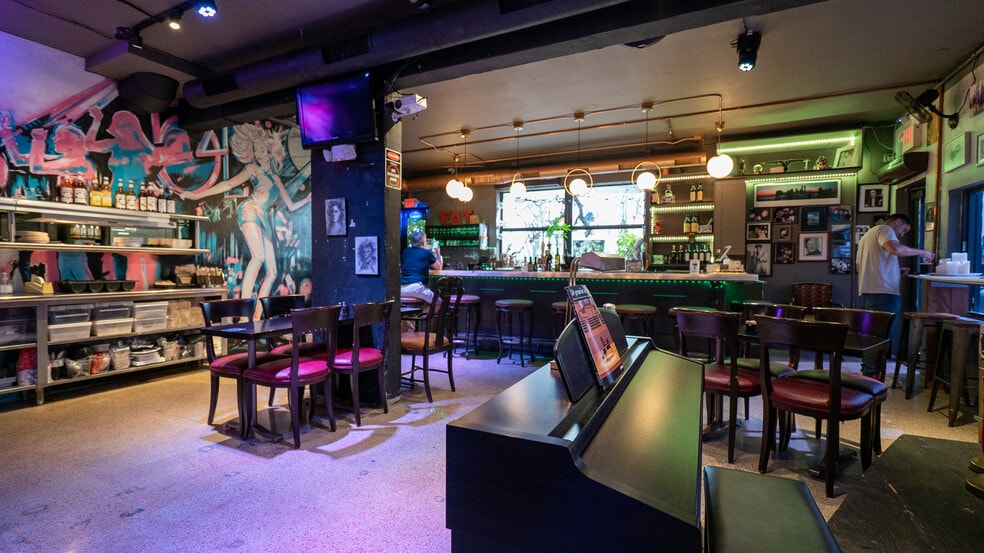 Primary Photo Of 201-205 NE 31st St, Oakland Park Restaurant For Lease