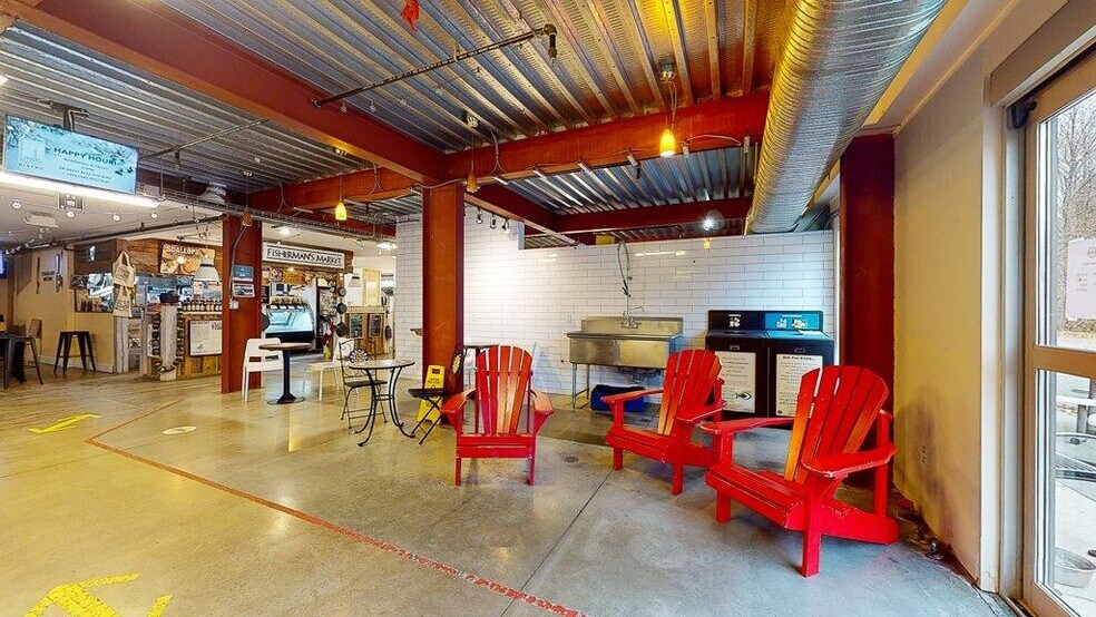 More Photos Of 473 Gower Point Rd, Gibsons Restaurant For Lease