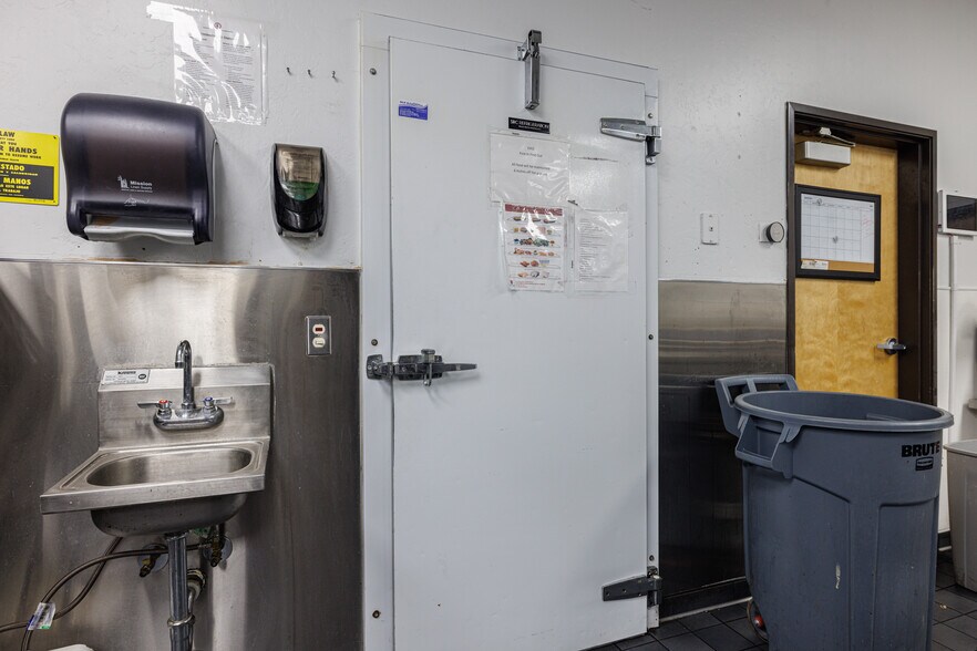 More Photos Of 7196 S Highway 92, Hereford Restaurant For Sale