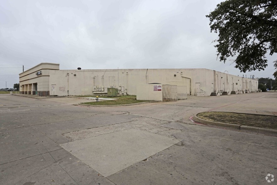 More Photos Of 9203 Skillman St, Dallas General Retail For Lease