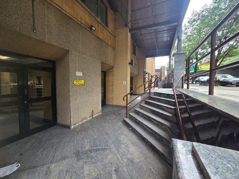 More Photos Of 92-29 Queens Blvd, Rego Park Apartments For Lease