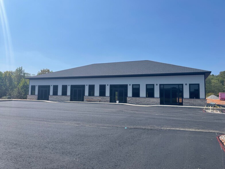 More Photos Of 132 Merchants Blvd blvd, Clarksville Office For Lease