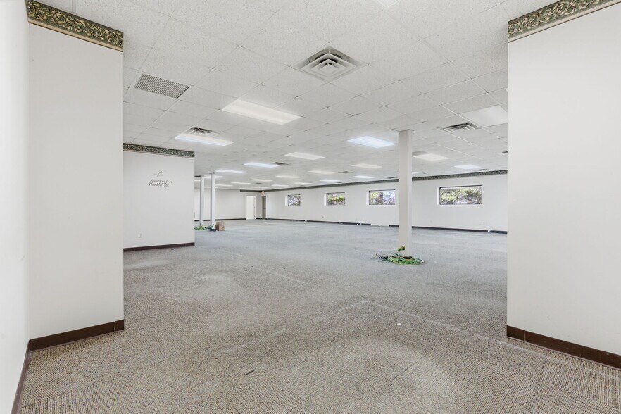 More Photos Of 1612 N Osteopathy, Kirksville Office For Sale