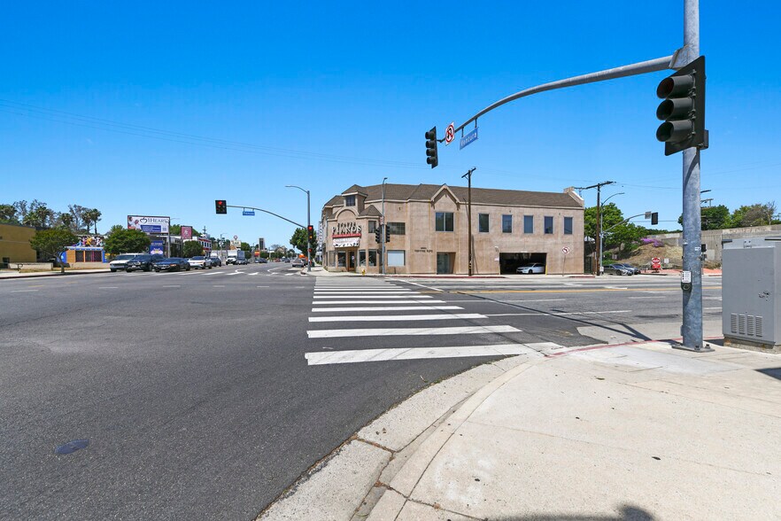 More Photos Of 19301 Ventura Blvd, Tarzana Loft Creative Space For Lease