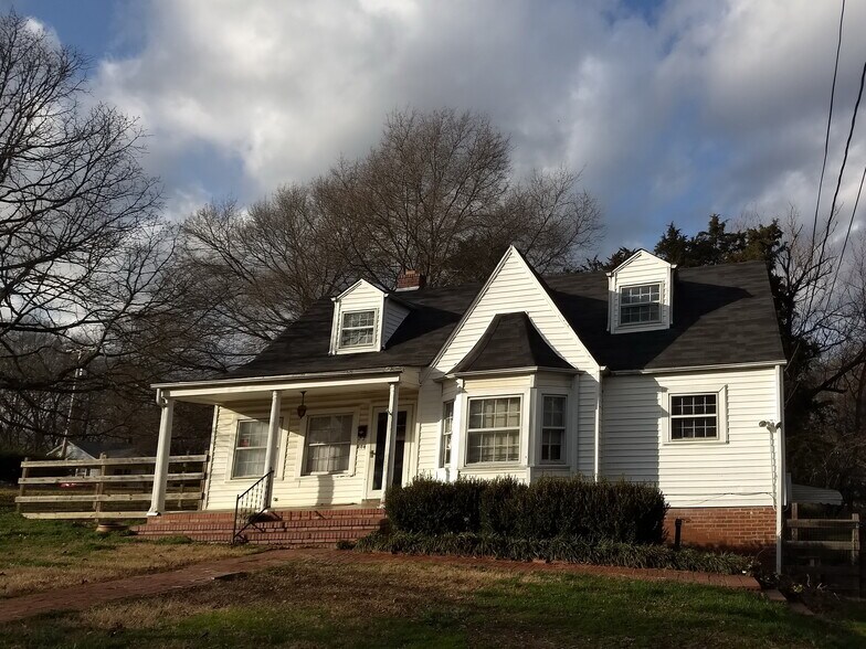 More Photos Of 204 E Trade St, Dallas Office Residential For Sale