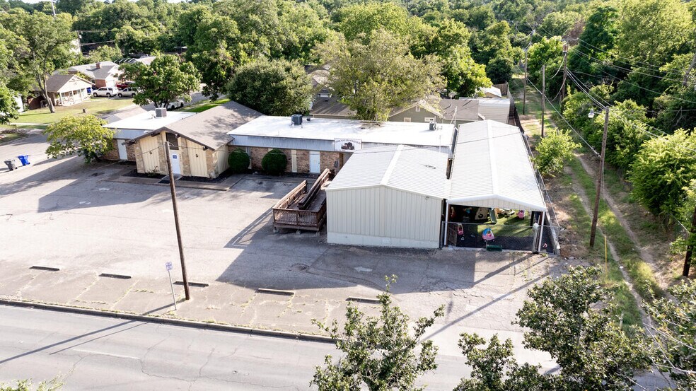 More Photos Of 2000 N 25th St, Waco Daycare Center For Sale