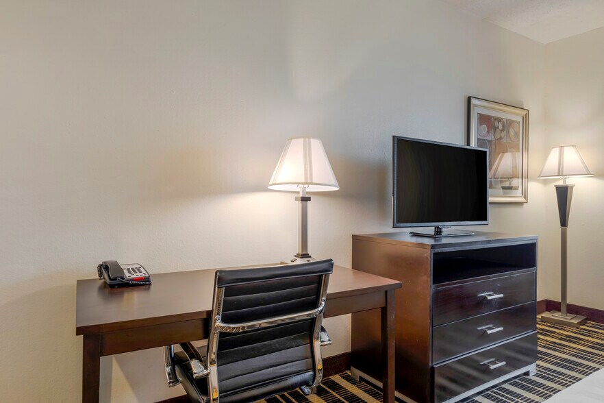 More Photos Of 996 E Interstate 30, Rockwall Hotel For Sale