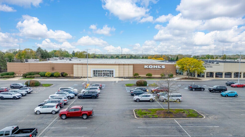 More Photos Of 133 Huber Village Blvd, Westerville Department Store For Sale