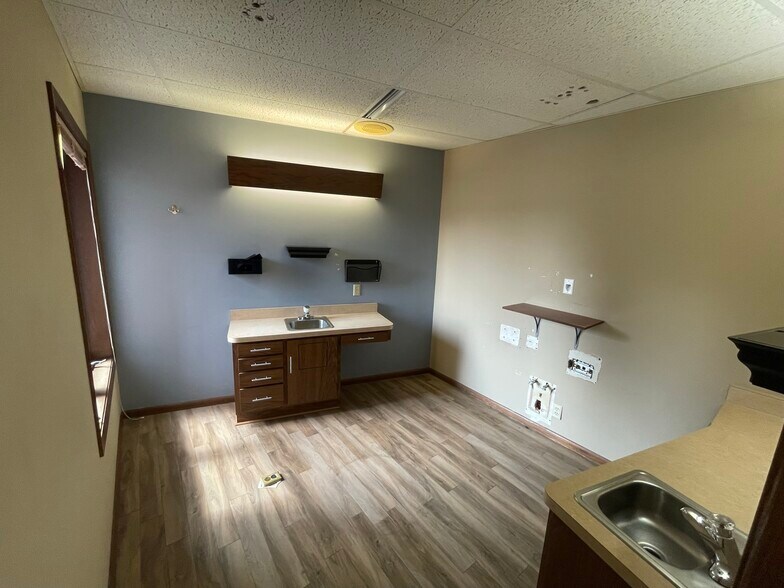 More Photos Of 2480 White Bear Ave N, Maplewood Medical For Sale