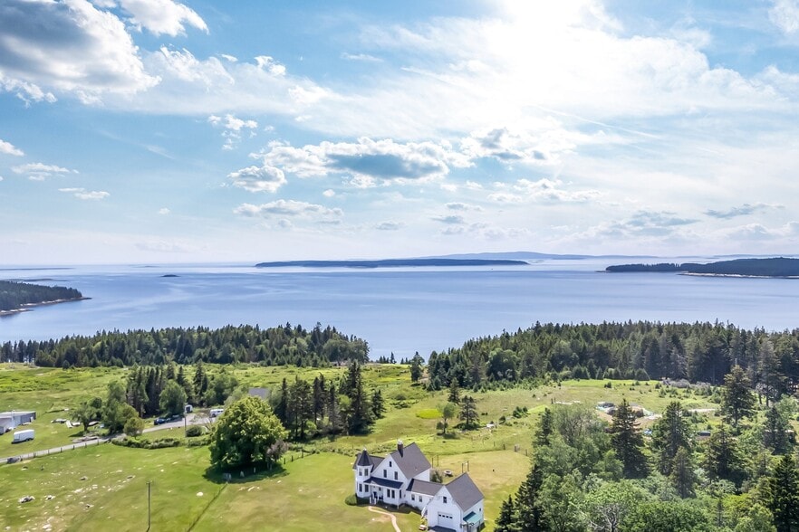 More Photos Of 40 North Rd, Swans Island Convenience Store For Sale