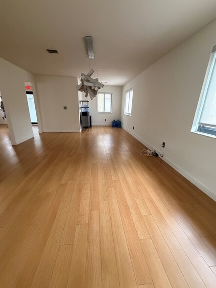 More Photos Of 1385 NW 15th St, Miami Office For Lease