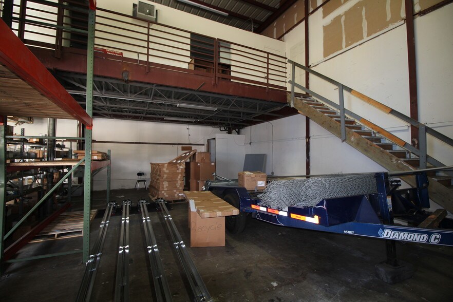 More Photos Of 96-1368 Waihona St, Pearl City Warehouse For Lease