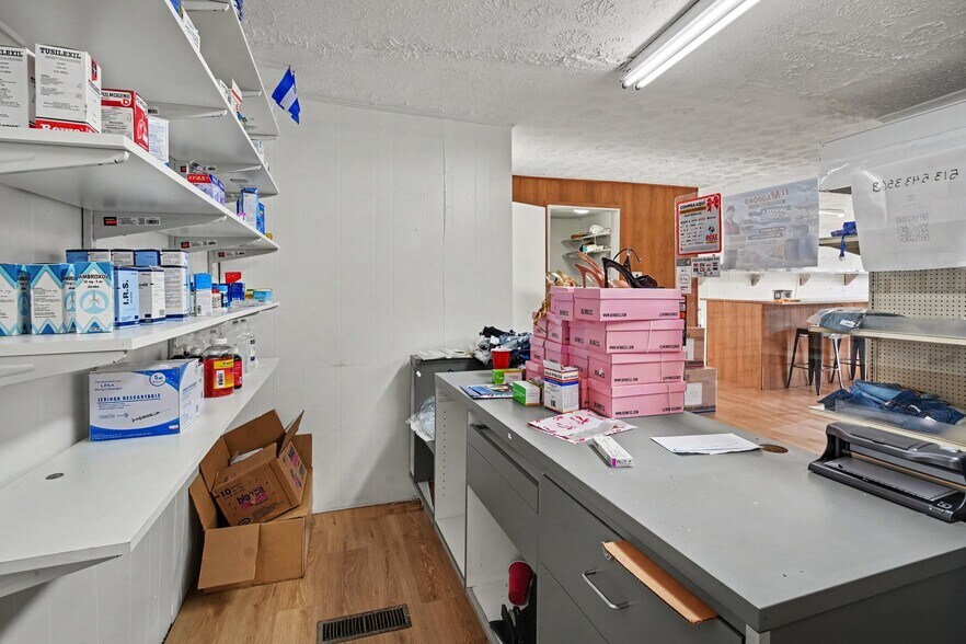 More Photos Of 8611 Reading Rd, Cincinnati Freestanding For Sale