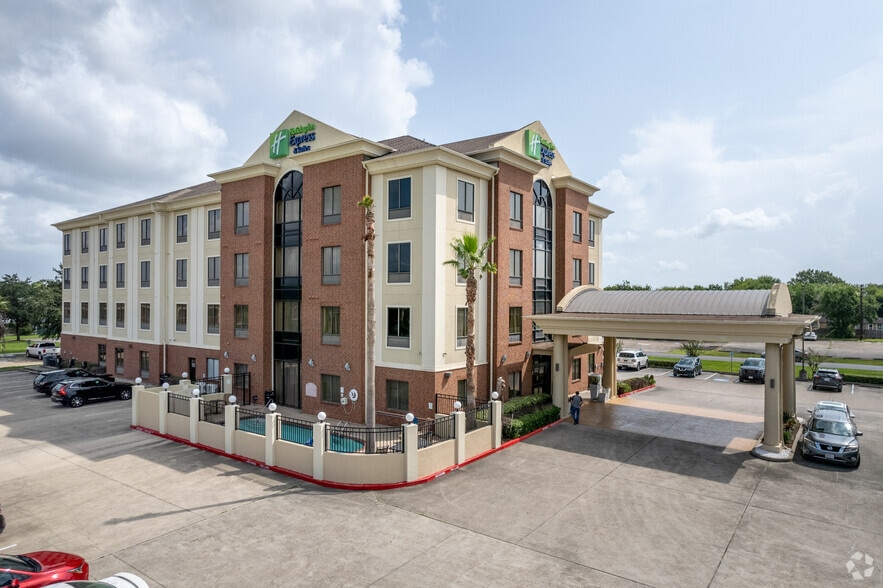 More Photos Of 908 W G St, La Porte Hotel For Sale
