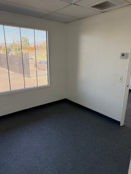 More Photos Of 11011 Glenoaks Blvd, Pacoima Warehouse For Lease