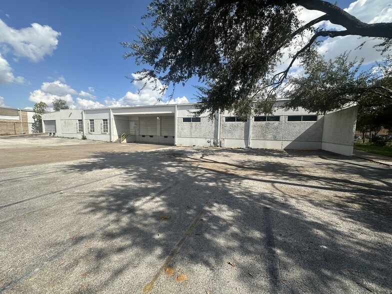 Primary Photo Of 6880 Wynnwood Dr, Houston Warehouse For Lease