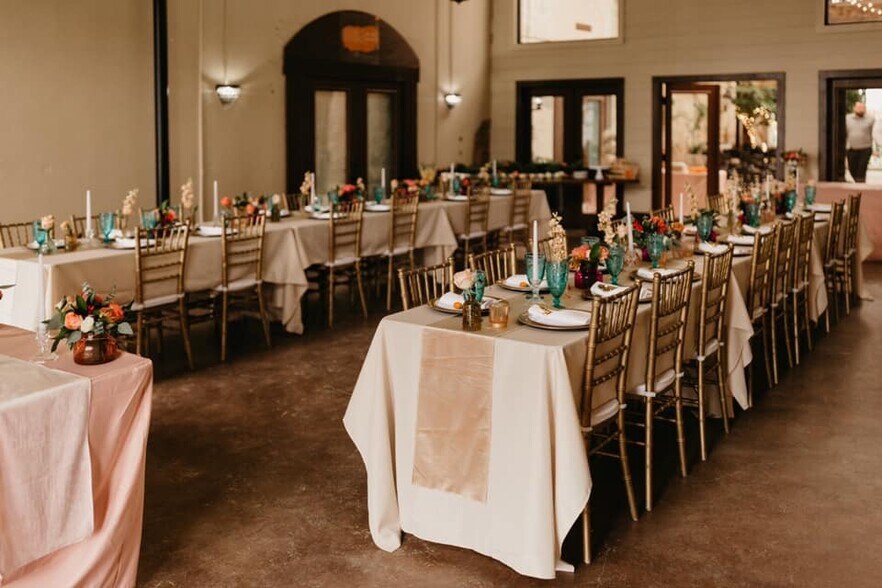 More Photos Of 124 Austin st, Comanche Bar For Sale