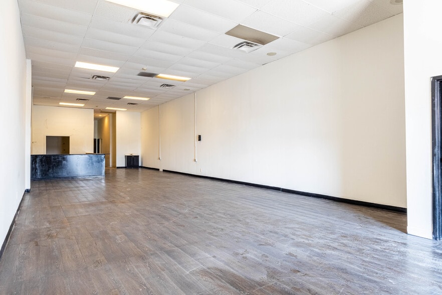 More Photos Of 4702-4740 Century Plaza Rd, Indianapolis Unknown For Lease