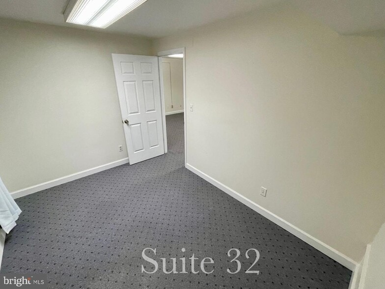 More Photos Of 5201-5215 W Woodmill Dr, Wilmington Medical For Sale