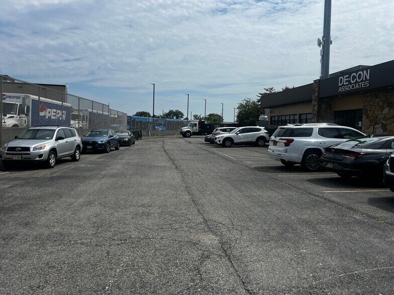 More Photos Of 550 Brush Ave NW, Bronx Warehouse For Lease