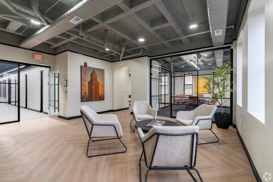 More Photos Of 28 N Saginaw St, Pontiac Office For Lease