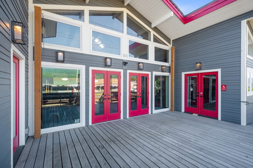 More Photos Of 165 S Miller St, Rockaway Beach Flex For Sale