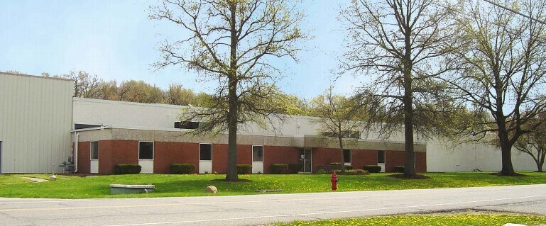 More Photos Of 6245 Industrial Pky, Whitehouse Warehouse For Lease