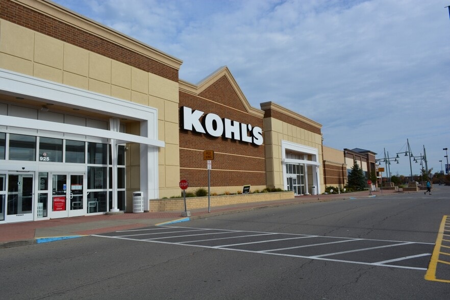 More Photos Of 913-1070 Holt Rd, Webster Unknown For Lease