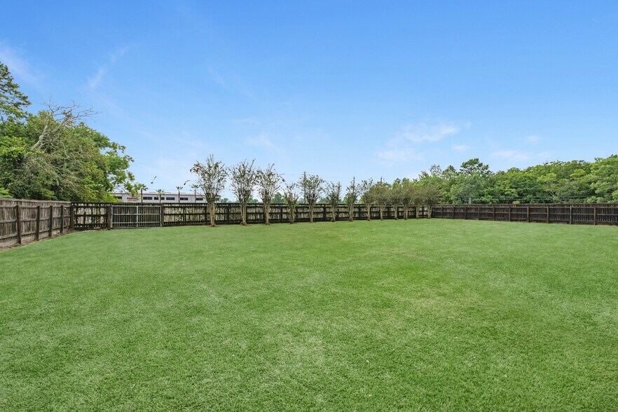 More Photos Of 7315 Pine St, Manvel Industrial For Sale