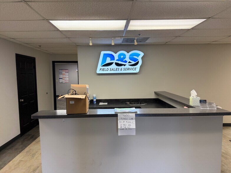Primary Photo Of 4550 Commerce Ave, High Ridge Manufacturing For Lease