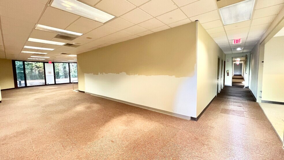 More Photos Of 8800 Roswell Rd, Sandy Springs Office For Sale