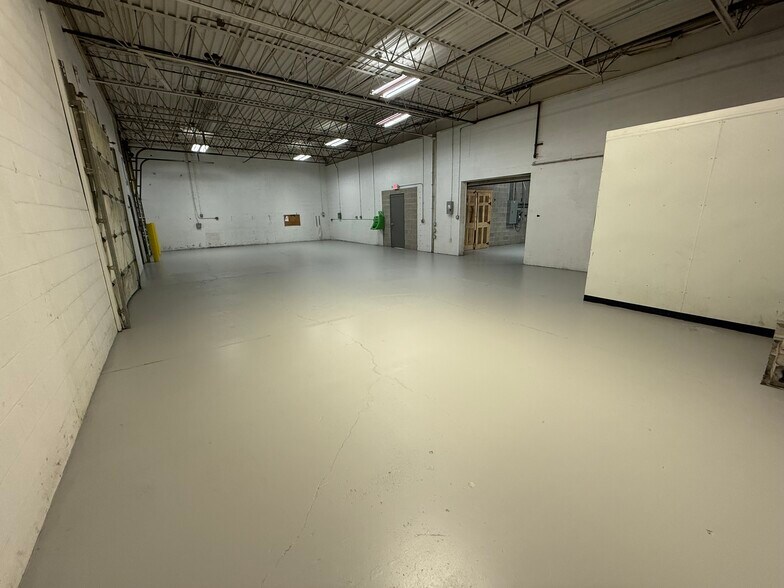 More Photos Of 930 Lafayette Rd, Medina Warehouse For Lease